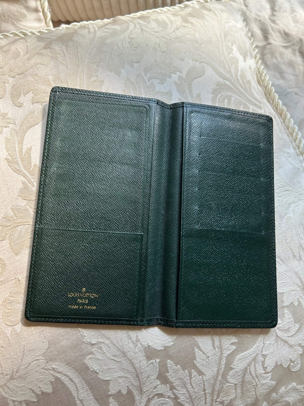 7022. Authentic LV Vintage Dark Green Leather Long Wallet/Passport Holder. - Picture 6 of 11
